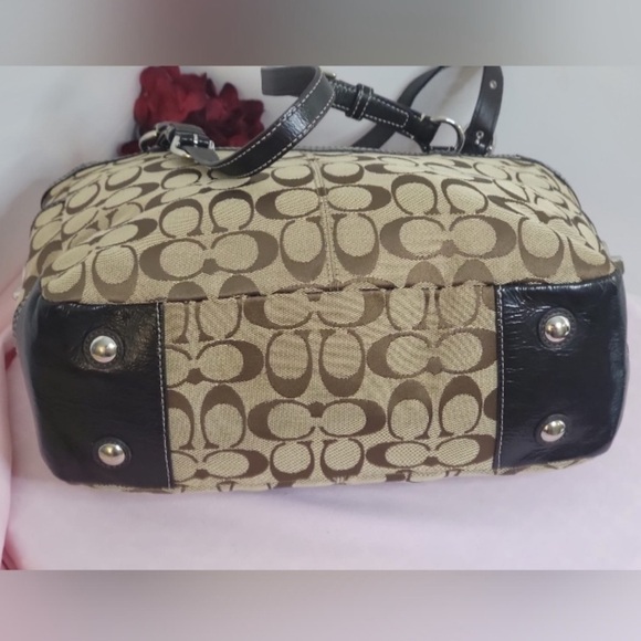 EUC Coach Monogram Shoulder bag - Picture 4 of 10